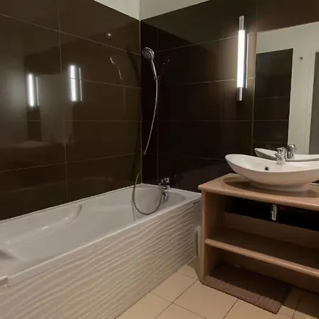 Appartamento Spacieux Pour 10 Pers. Avec Piscine Interieure, Sauna Et Wifi - Fr-1-165b-2
